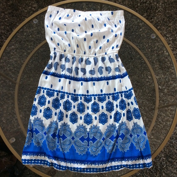 Old Navy Dresses & Skirts - Strapless Old Navy blue patterned dress EUC